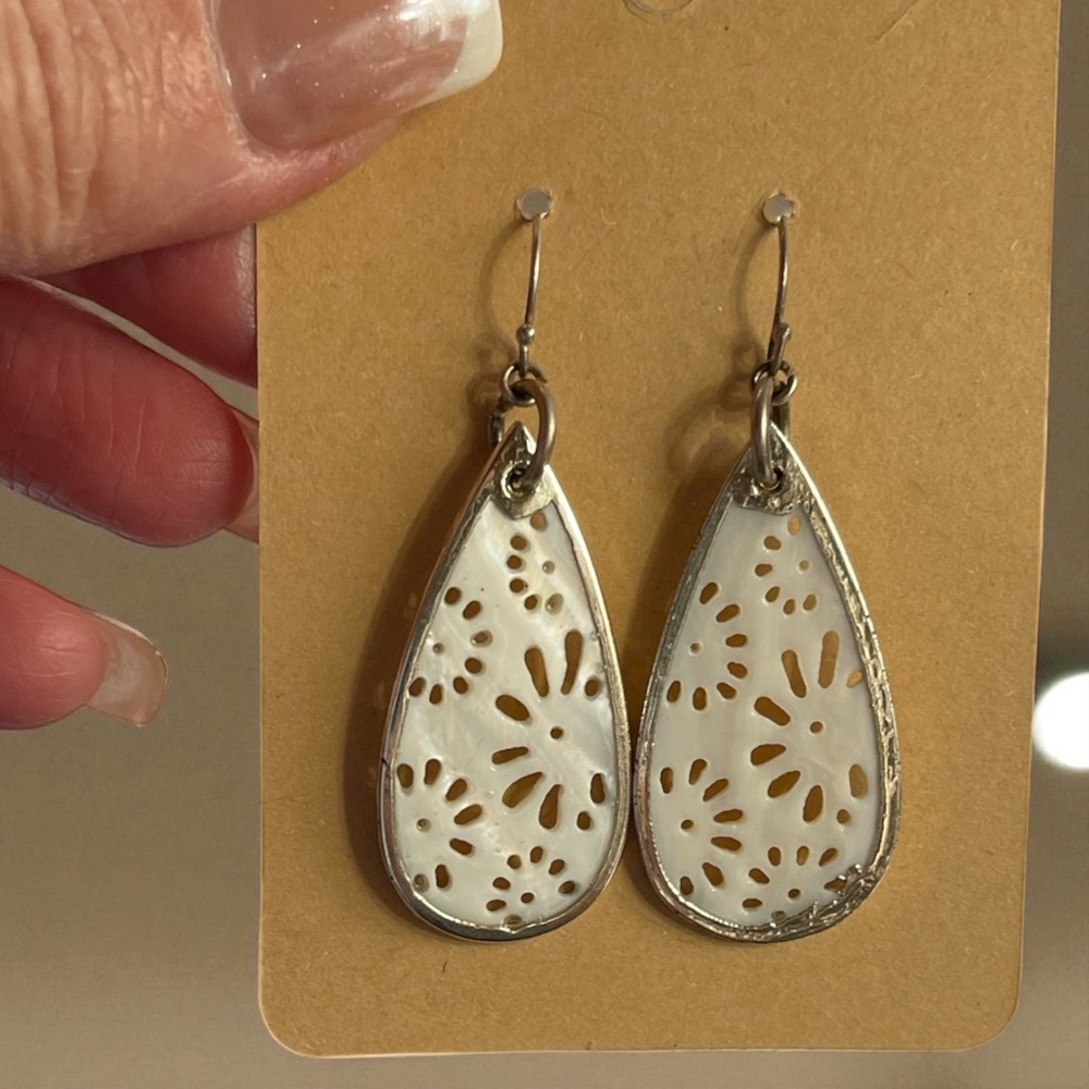 Signed 925 Silver and Carved Mother of Pearl Teardrop Earrings - Picture 5 of 5